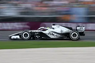 'Checo' Pérez sufre problemas en su coche y saldrá en el último lugar en GP de China