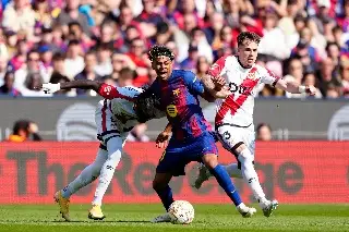 Barcelona sufre, pero vence al Rayo Vallecano y sigue líder
