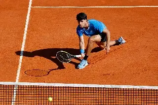 Alcaraz se lleva un susto, pero se mete a cuartos de final de Montecarlo