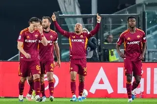 La Roma golea al Pisa y mantiene vivo el sueño de disputar la Champions League