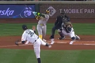 ¡Insólito! Pitcher de Grandes Ligas atrapa la pelota con su propio jersey (VIDEO)