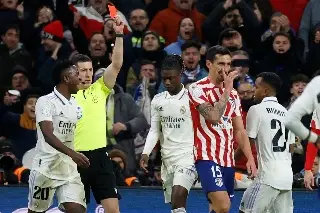 ¡Bye a la polémica! Sancionarán con tarjeta roja a futbolistas que se tapen la boca al discutir 