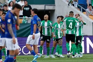 Real Betis golea al Oviedo con Fidalgo viendo desde la banca