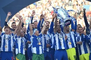 Porto celebra su título en Portugal tras vencer a Santa Clara 