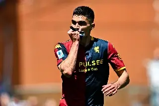 Johan Vásquez anota gol frente al AC Milan de Santi Giménez