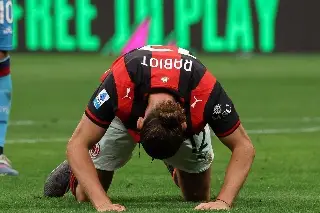 Santiago Giménez y el AC Milan consuman fracaso al quedar fuera de la Champions League