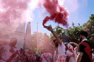 Afición de Rayo Vallecano y Crystal Palace se enfrentan a golpes en las calles (VIDEO)
