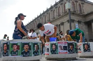 Familiares crean 'álbum' de desaparecidos en México para seguir búsqueda en el Mundial