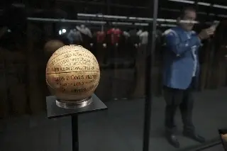 Museo en México presenta colección con objetos de Pelé y Messi 