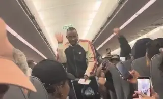¡Como lo quieren! Mexicanos celebran a Quiñones en pleno avión (VIDEO)
