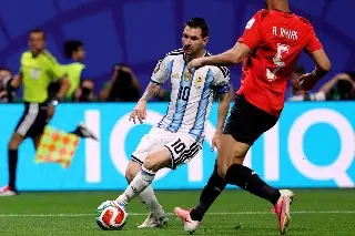 Argentina logra una épica remontada y avanza a cuartos de final 