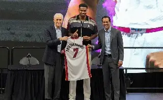 NBA: El Miami Heat presenta a Giannis Antetokounmpo