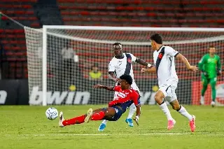 Ex de Cruz Azul debuta como DT con empate en la Copa Sudamericana