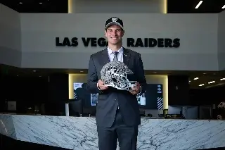NFL: Fernando Mendoza firma con los Raiders por 57 millones de dólares