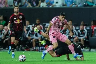 Germán Berterame sufre aparatosa lesión con Inter Miami y abandona el juego en ambulancia (VIDEO)