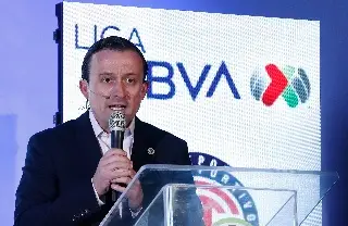 Increpan a Mikel Arriola en pleno vuelo, le exigen que regrese ascenso y descenso (VIDEO)