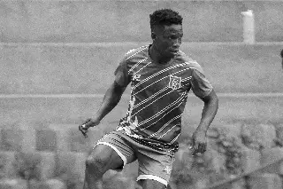 Fallece estrella del futbol africano tras ser atacado en la calle