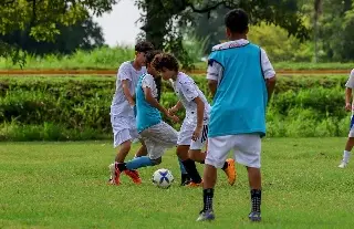 Racing de Veracruz reúne a más de 800 jóvenes en visorías