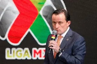 Aficionados abuchean a Mikel Arriola en el Estadio Azteca y exigen el regreso del ascenso (VIDEO)