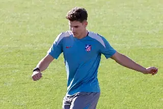 Julián Álvarez se entrena con el Atlético, mientras sigue en duda su futuro