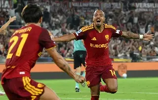 Roma golea a Fiorentina en su debut en la Serie A 