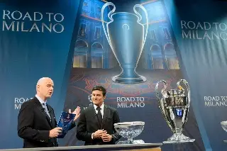 Leyendas del futbol respaldan a Gianni Infantino tras polémica 