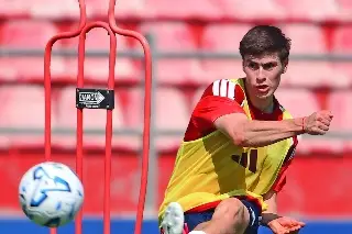Armando 'Hormiga' González recibe su primera titularidad en Grecia