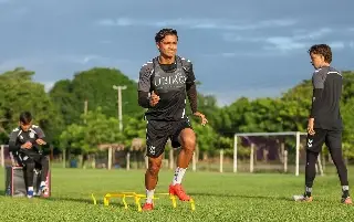 Racing B alista sus armas para enfrentar a Gorilas en la Liga Premier
