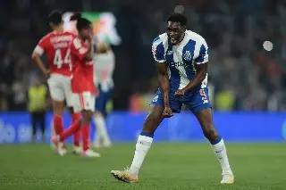 ¡Santi Giménez no apareció! Porto vence al Benfica en el clásico y es líder de Portugal