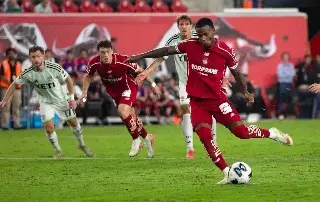 ¡No se va! Helinho renueva su contrato como futbolista del Toluca  