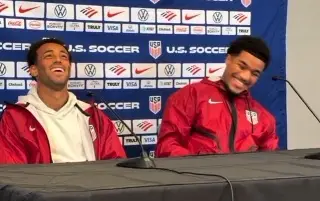 ¿Y el chiste? Futbolistas de Estados Unidos se ríen de Gilberto Mora previo al juego vs México (VIDEO)