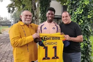 Devuelven a hijo de Chucho Benítez playera histórica que fue 'robada'