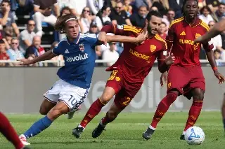 Roma rescata valioso punto con un jugador menos, previo a medirse al Real Madrid