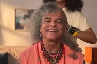 ¡Increíble! El Pibe Valderrama se rapa la 'melena' (VIDEO)
