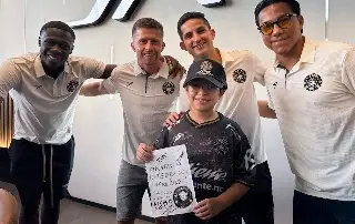 Piratas de Veracruz convive con su afición previo al juego ante Tepatitlán 