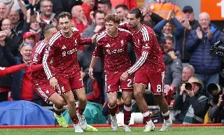 Liverpool remonta al Brentford y se mete a zona de competencias europeas 