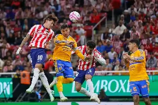 Chivas rescata el empate ante los Tigres 