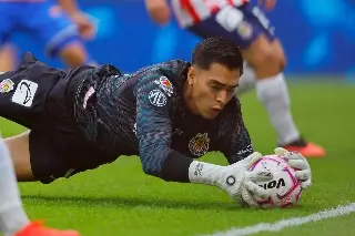 Milito aplaude actuación del 'Tala' y celebra que Chivas pelee el liderato