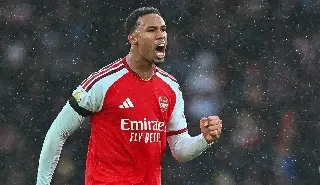 Arsenal se impone al Everton y continúa en su lucha por el bicampeonato 