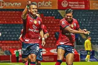 Le cae durísima sanción al veracruzano que agredió a una árbitra (VIDEO)